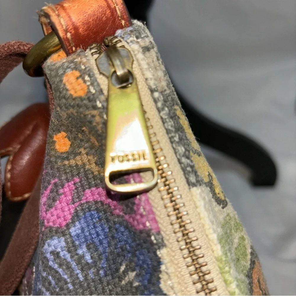FOSSIL Vtg Boho Floral Canvas Suede Leather Crossbody Shoulder Bag - Picture 14 of 14